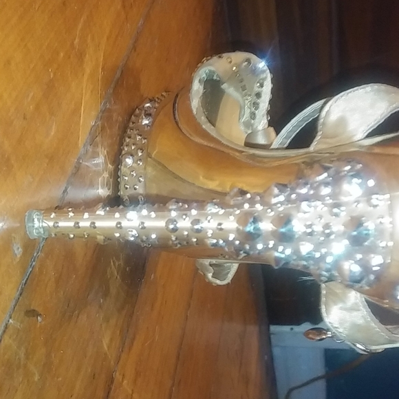 Bedazzled gold ,champagne ,rosegold gorgeous heels - Picture 5 of 5